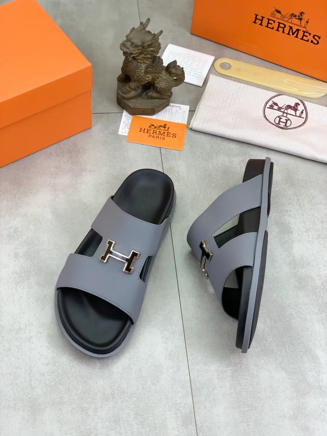 Men's shoes 💰P440 New [HERMES] high-end quality new Hermès slippers, made of imported calfskin, wear-resistant and non-slip rubber outsole. Fashionable and elegant code number: 39-44 (38 45 46 customized)